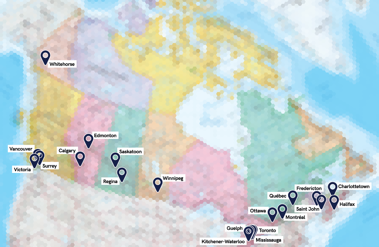 Carte stylisée du Canada, avec des épingles indiquant les villes visitées : Whitehorse, Vancouver, Victoria, Surrey, Calgary, Edmonton, Saskatoon, Regina, Winnipeg, Kitchener-Waterloo, Guelph, Toronto, Mississauga, Ottawa, Montréal, Québec, Fredericton, Saint John, Halifax, and Charlottetown